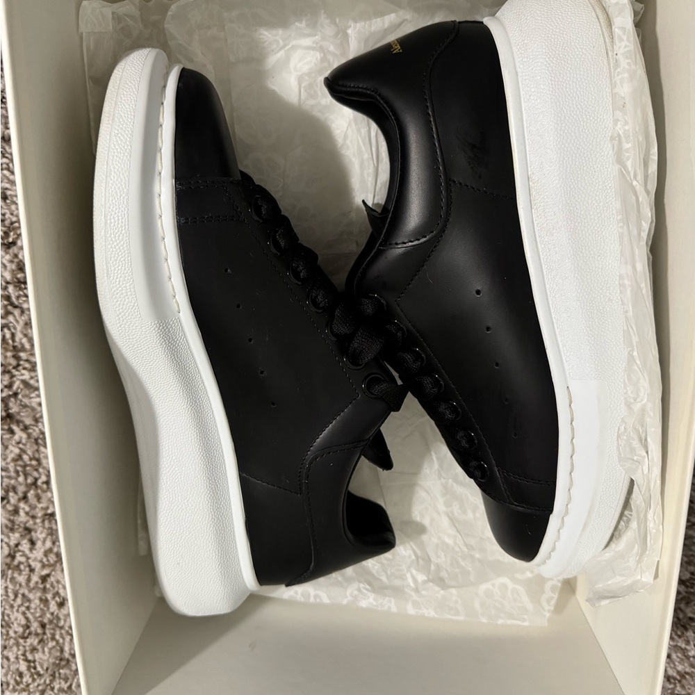 Alexander McQueen Black and White women Sneakers - Picture 2 of 3